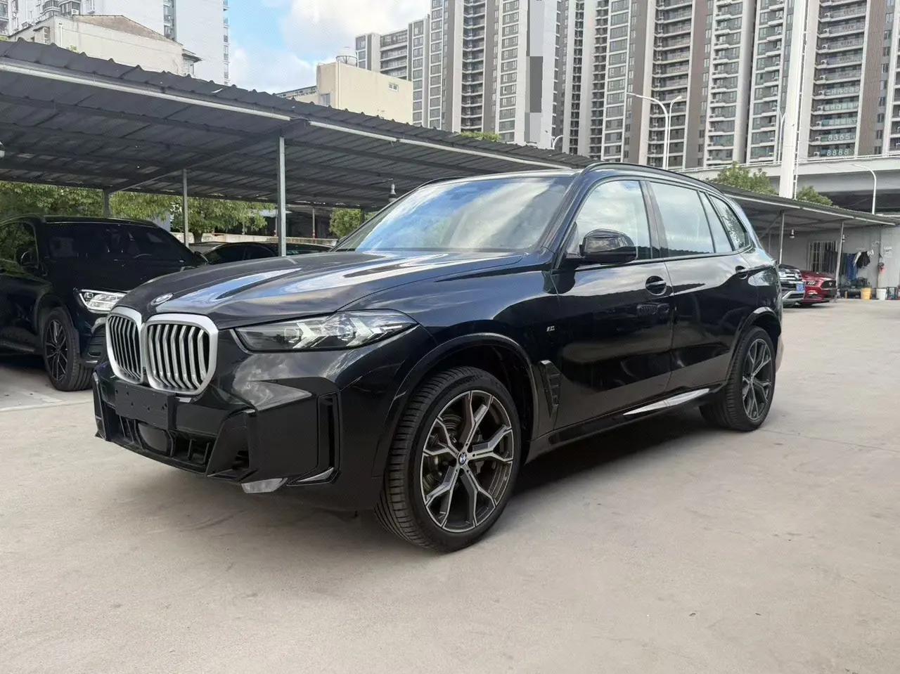 打开图片灯箱:BMW 2026 X5 xDrive30Li 48V 2.0T exclusive m sports obsidian night suit automatic gear