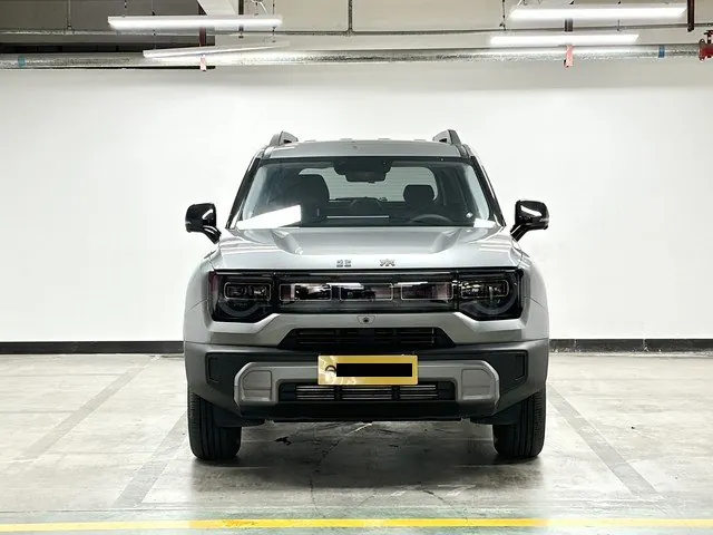 Beijing 2026 BJ30 1.5T Traveler Two-Drive Standard Automatic Gear 3