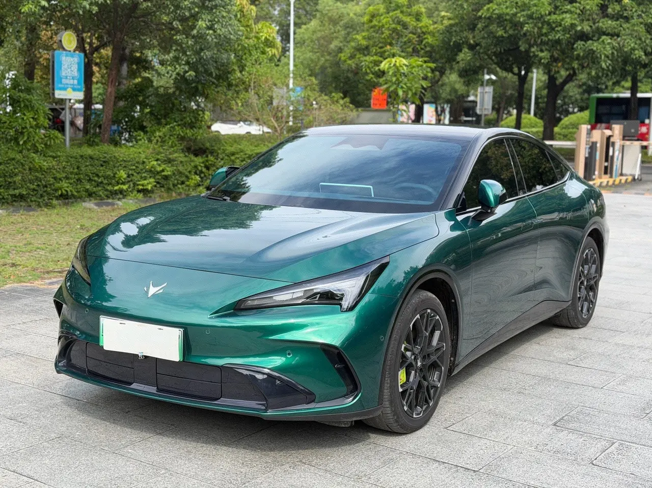 ARCFOX 2026 α S 5 630 yuan Environment Intelligence Edition 185kW Automatic Gear - View 1