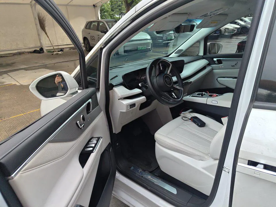 Buick 2024 GL8 Lu Zun PHEV 1.5T Exclusive Edition 7-seat Automatic Gear 3