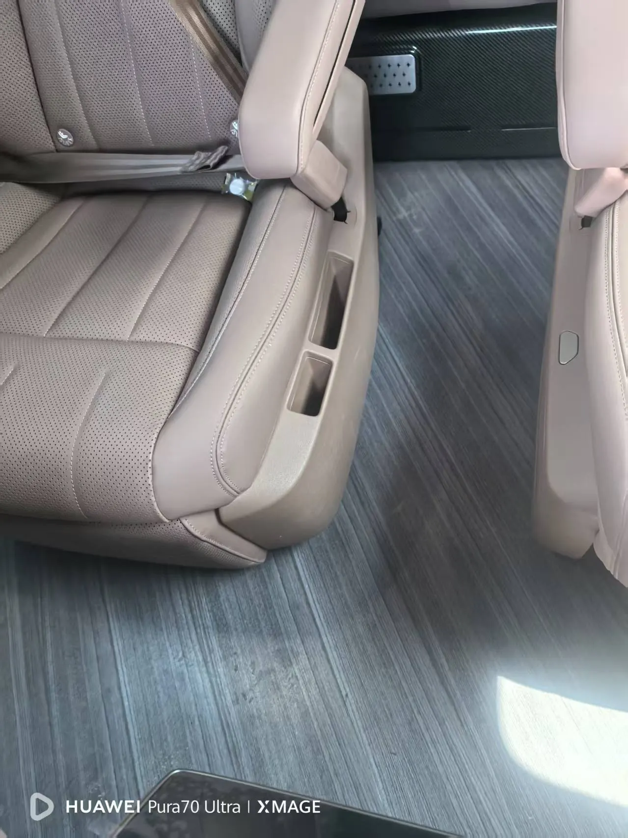 ONVO 2026 L90 Ultra six-seat automatic gear 6