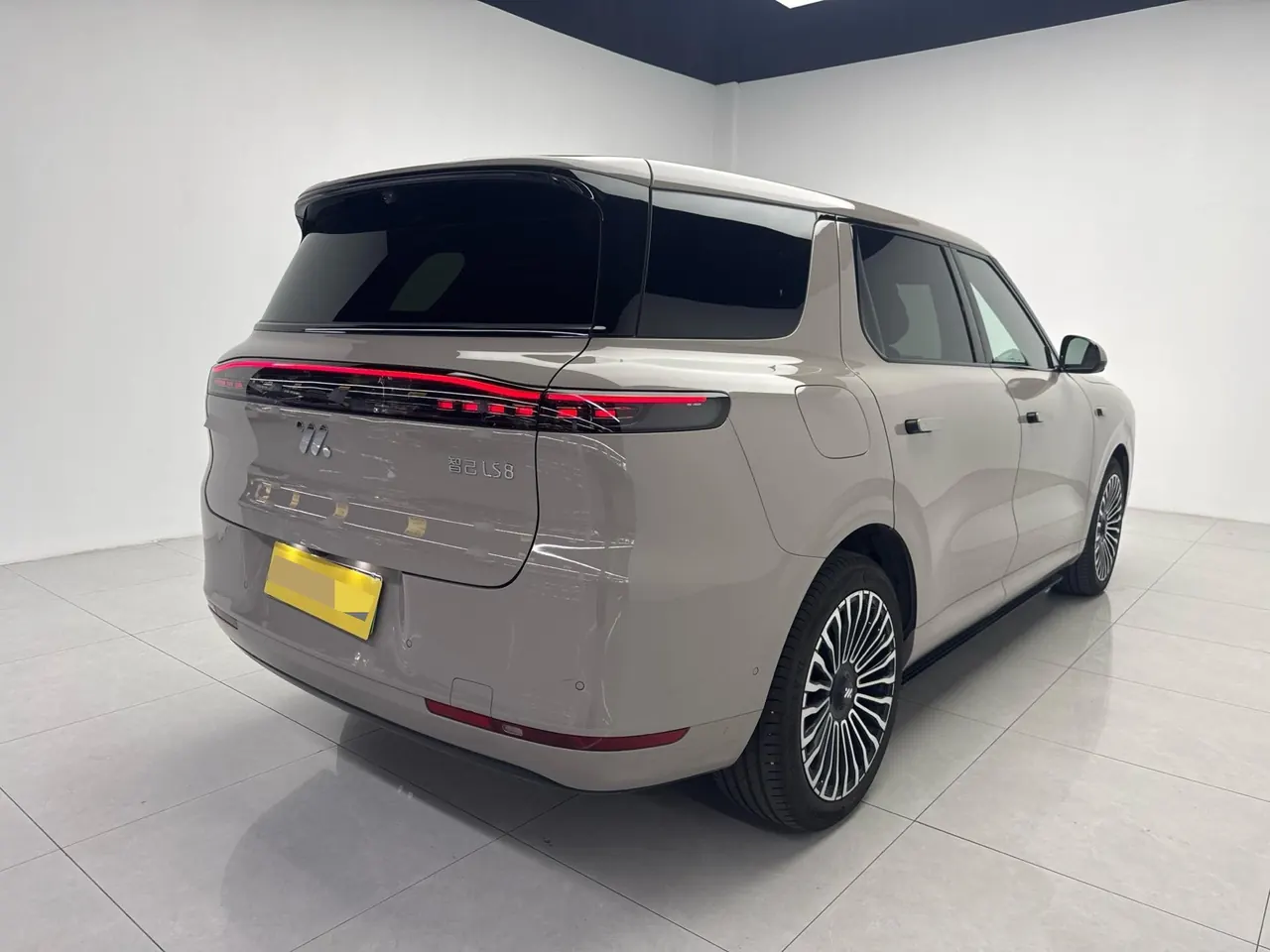 IM 2026 IM LS8 66 Ultra Technology Flagship Large Five-seater Automatic Transmission 18