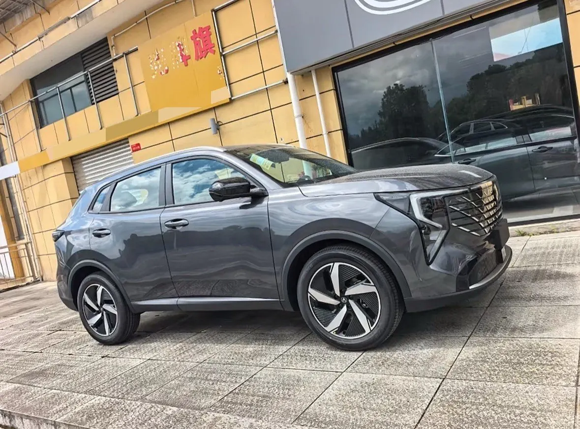 ChangAn 2026 CS55 PLUS PHEV 1.5 Stepless Smart New Blue Whale 125km Zhiyue Edition Automatic Gear 4