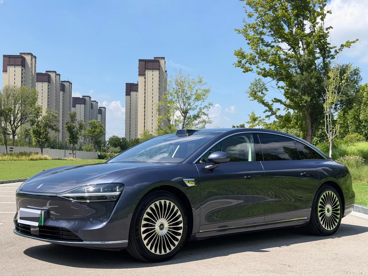 Open image lightbox: Luxeed 2026 S9 Ultra 4-wheel drive 100kWh automatic gear