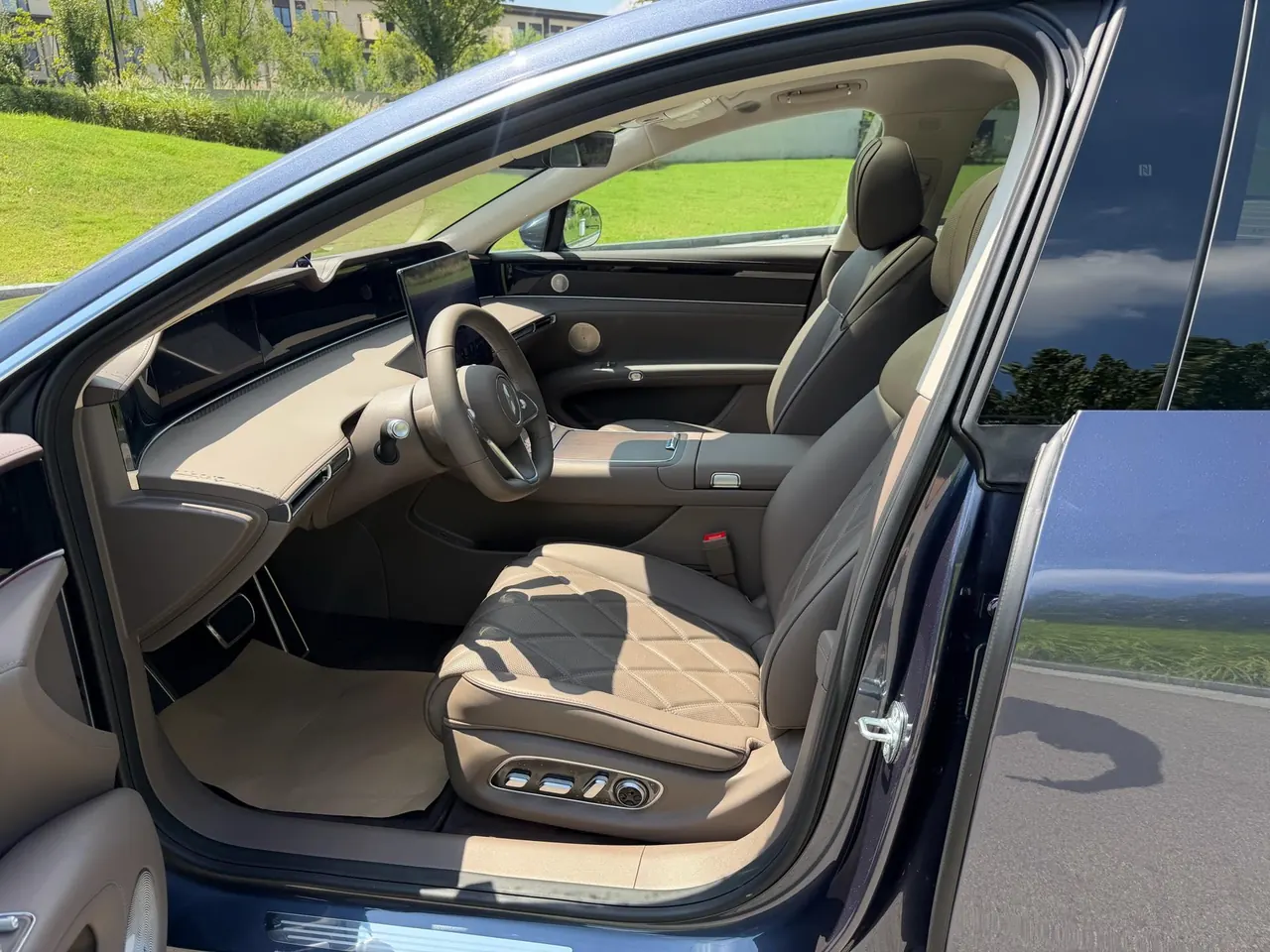 Luxeed 2026 S9 Ultra 4-wheel drive 100kWh automatic gear 4