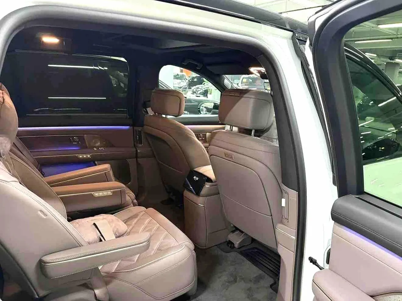 NIO 2026 ES8 6-seat executive deluxe automatic gear 3