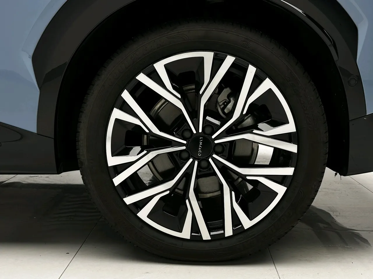 LYNK&amp;CO 2026 LYNK&amp;CO 08 EM-P 1.5T 210 Four-wheel Drive Performance Ultra H7 Automatic Gear 16
