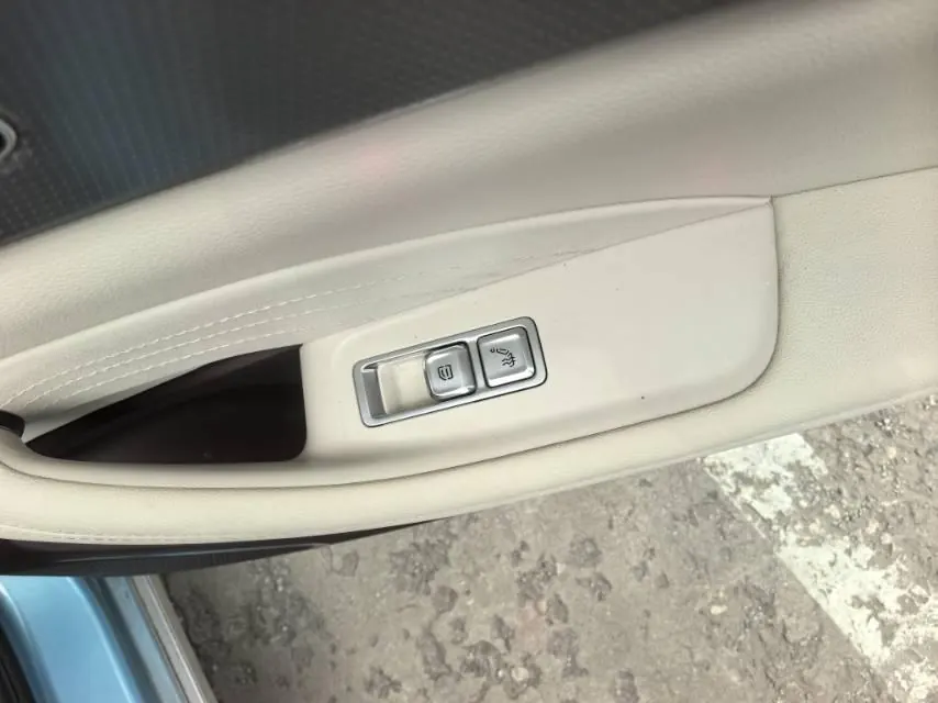 HongQi 2023 H5 2.0T Zhilian Qi Chang Edition Automatic Gear 8