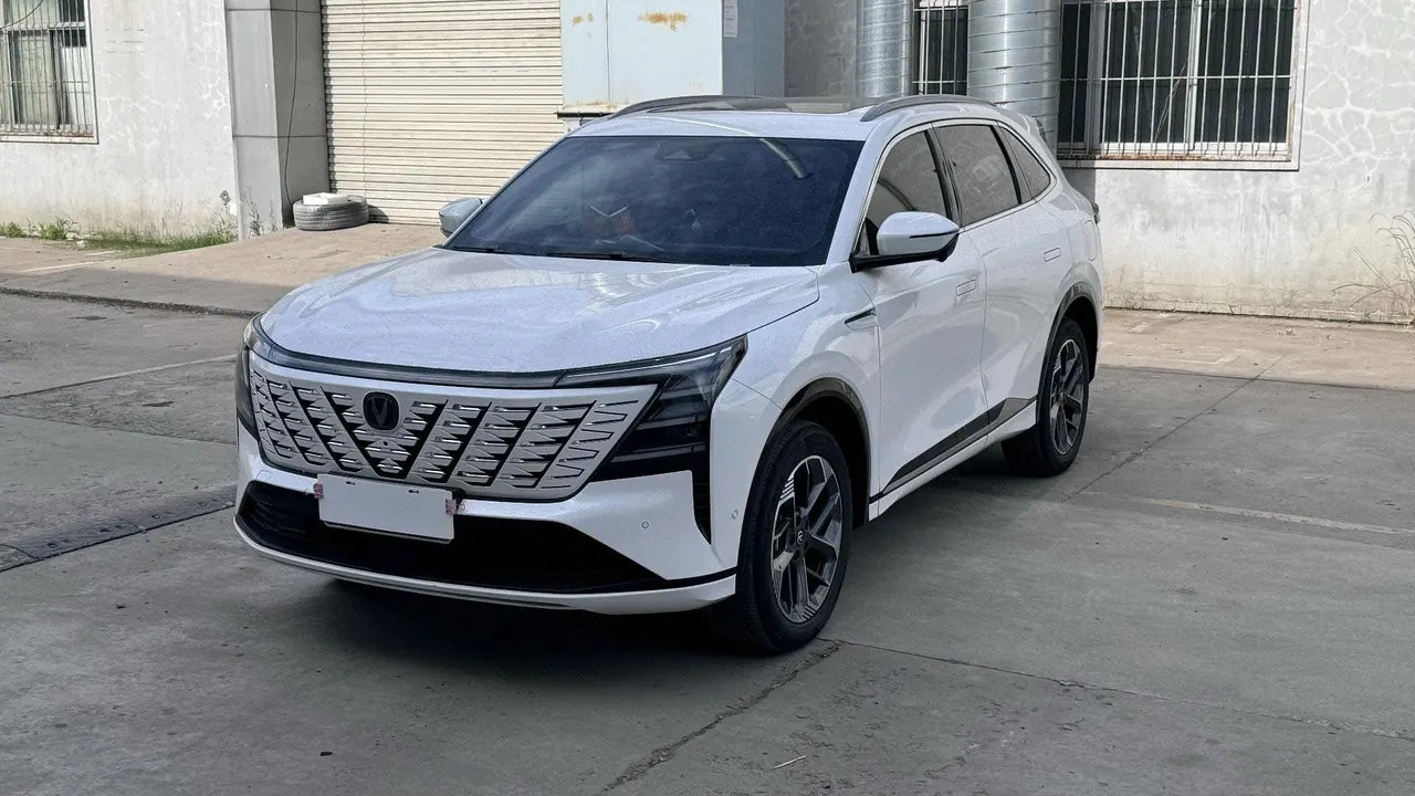 Open image lightbox: ChangAn 2026 CS75 PLUS 1.5T New Blue Whale Tianshu Flagship Automatic Gear
