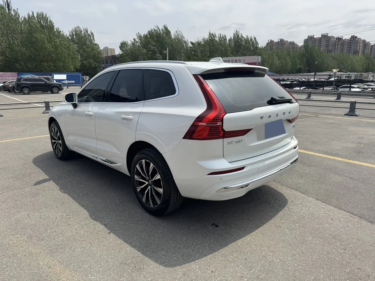 Volvo 2023 XC60 48V 2.0T B5 4-wheel drive Zhiyuan Deluxe Edition Automatic Gear 6