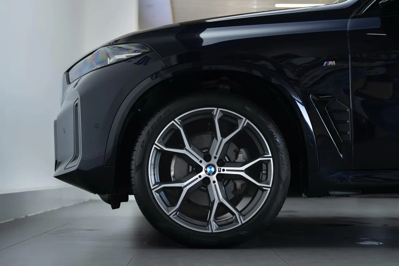 BMW 2023 X5 xDrive30Li 48V 2.0T exclusive m sports obsidian night suit automatic gear 9