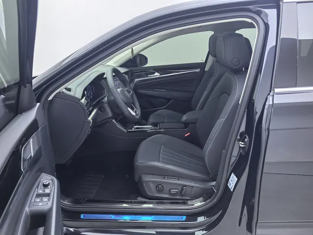 Volkswagen 2025 Passat 2.0TSI 330TSI outstanding star elite edition automatic gear 7
