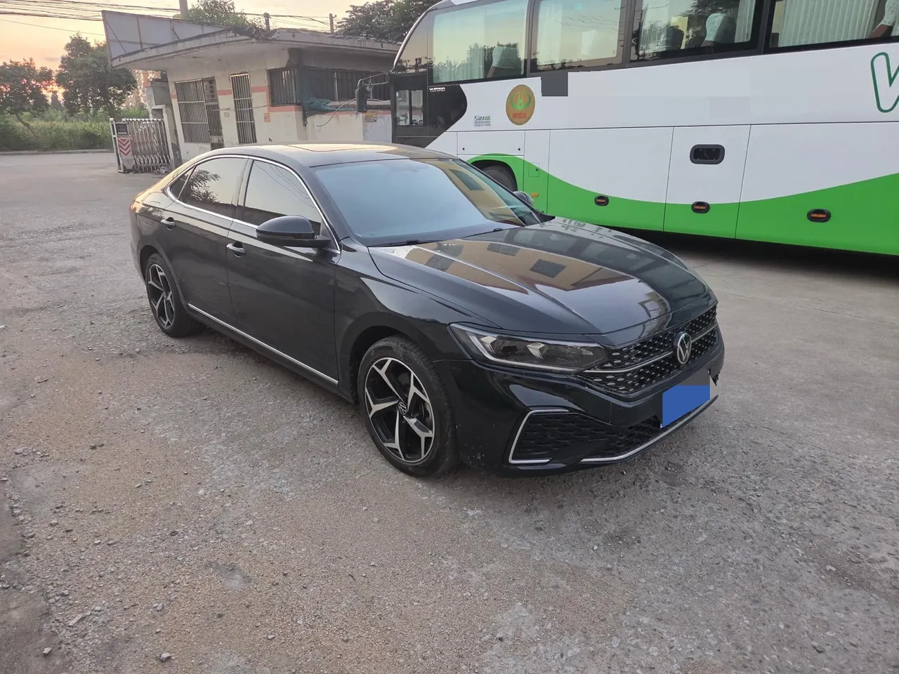 Volkswagen 2025 Passat 2.0TSI 380TSI outstanding star dragon version automatic gear 2
