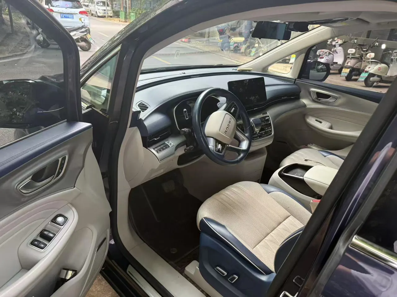 Roewe 2022 iMAX8 2.0TGI 400TGI Happy Gathering Edition Automatic Gear 3