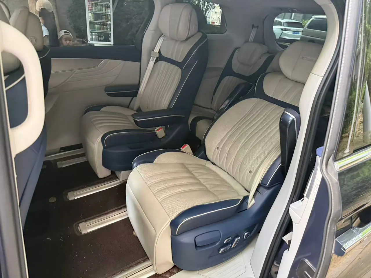 Roewe 2022 iMAX8 2.0TGI 400TGI Happy Gathering Edition Automatic Gear 4