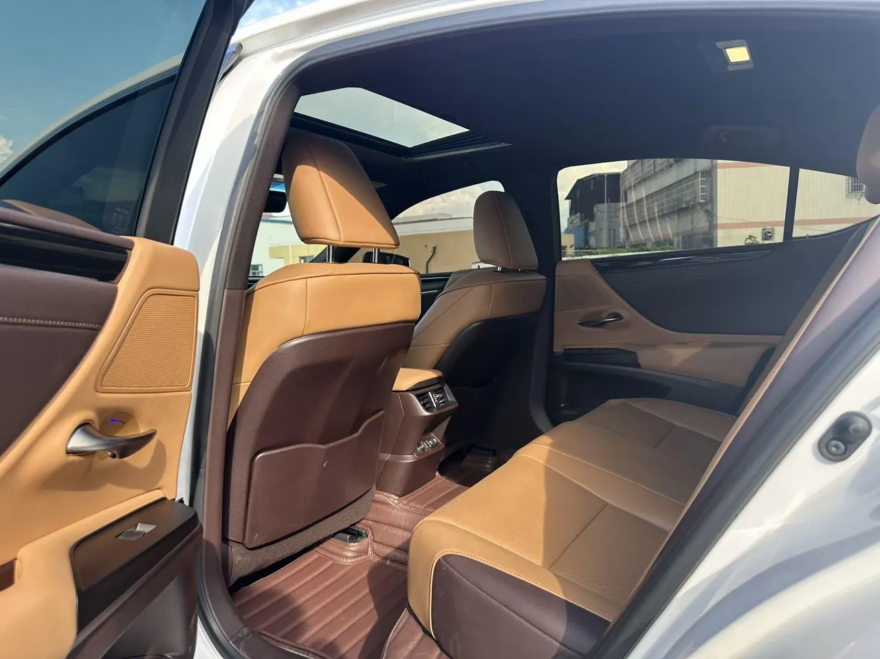 Lexus ES (Imported) 2020 ES200 2.0 Stepless Premium Edition Automatic Gear 6