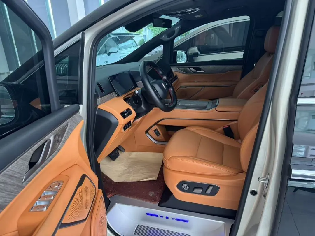 WEY 2025 VV7 Hi4 1.5T Four-Wheel-Drive Automatic Model 3