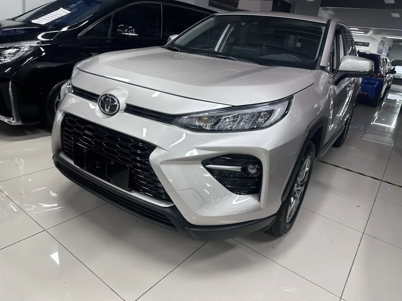 打开图片灯箱:Toyota 2020 Wilanda 2.0 Stepless Four-wheel Drive Deluxe Edition Automatic Transmission