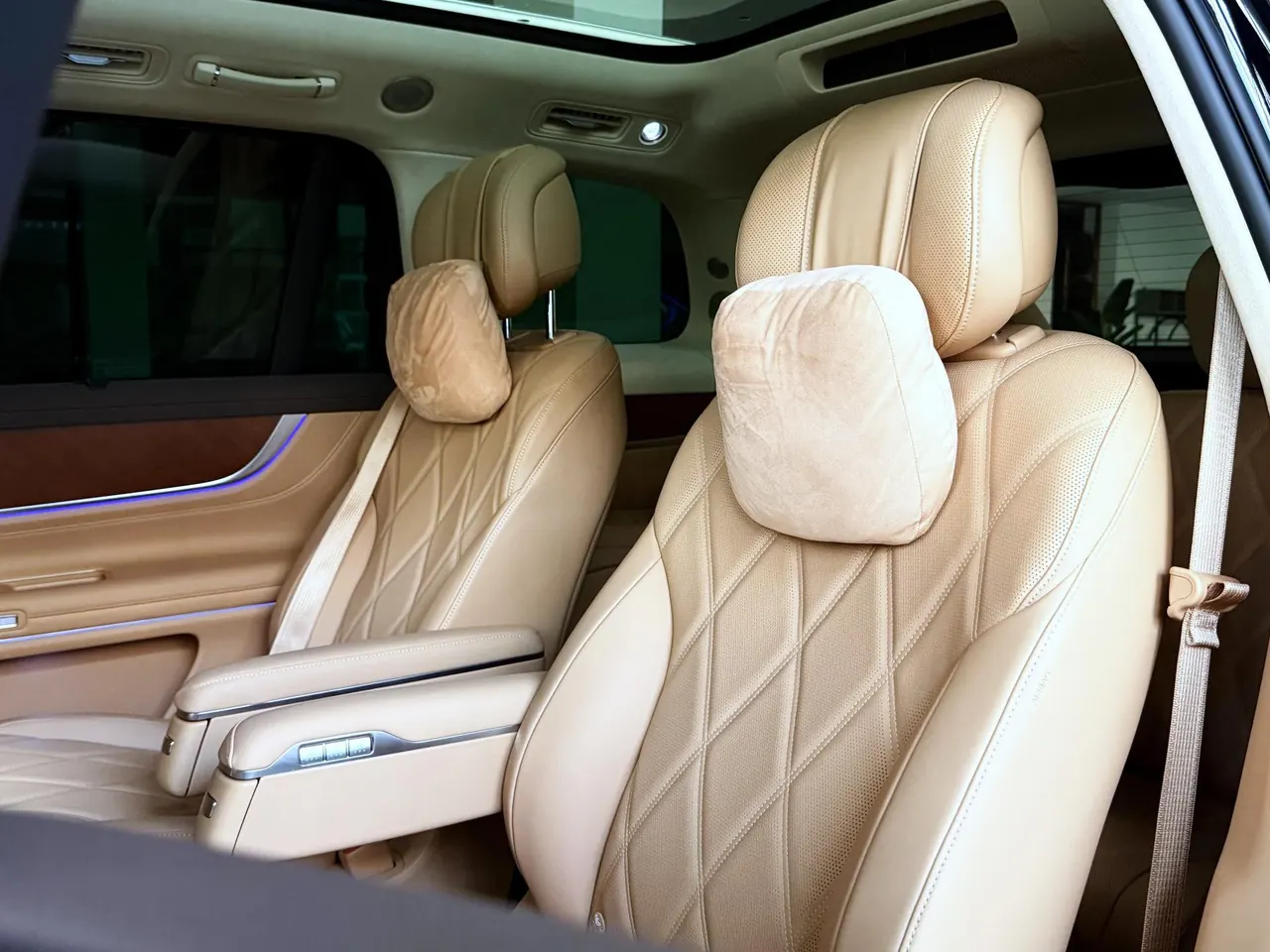 AITO 2025 AITO M9 extended range Ultra version 52kWh6 seat version automatic gear 10