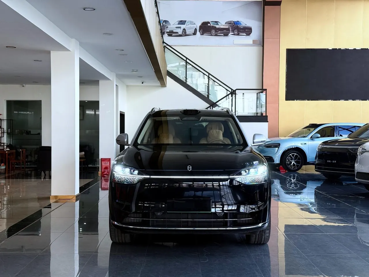 AITO 2025 AITO M9 extended range Ultra version 52kWh6 seat version automatic gear 3