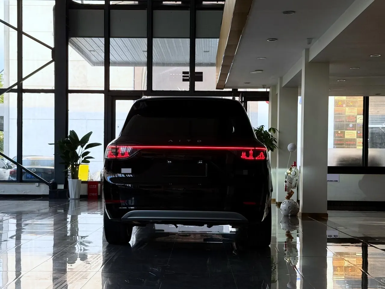 AITO 2025 AITO M9 extended range Ultra version 52kWh6 seat version automatic gear 4