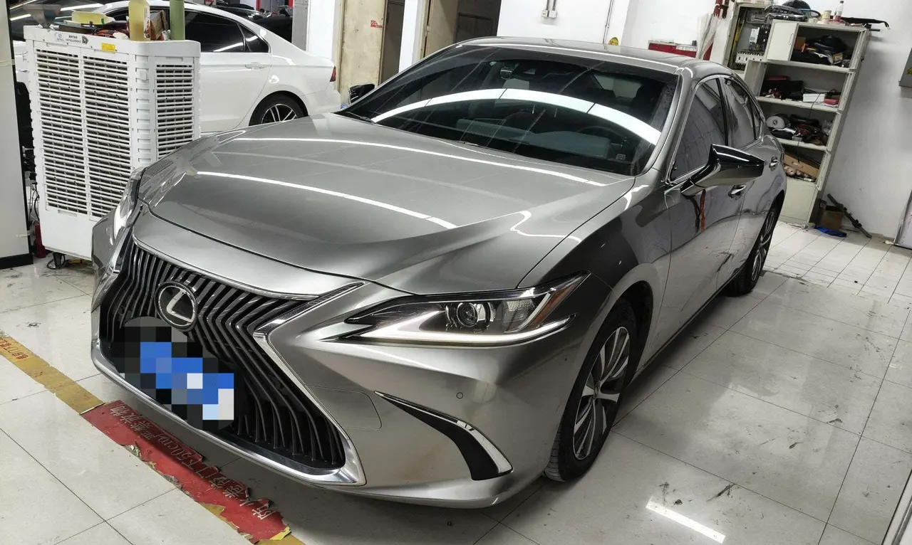 打开图片灯箱:Lexus ES (Imported) 2020 ES200 2.0 Stepless Premium Edition Automatic Gear
