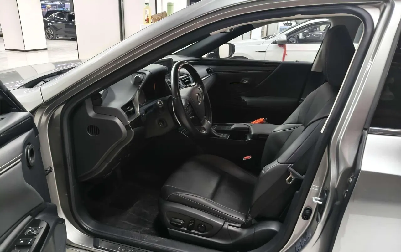 Lexus ES (Imported) 2020 ES200 2.0 Stepless Premium Edition Automatic Gear 3