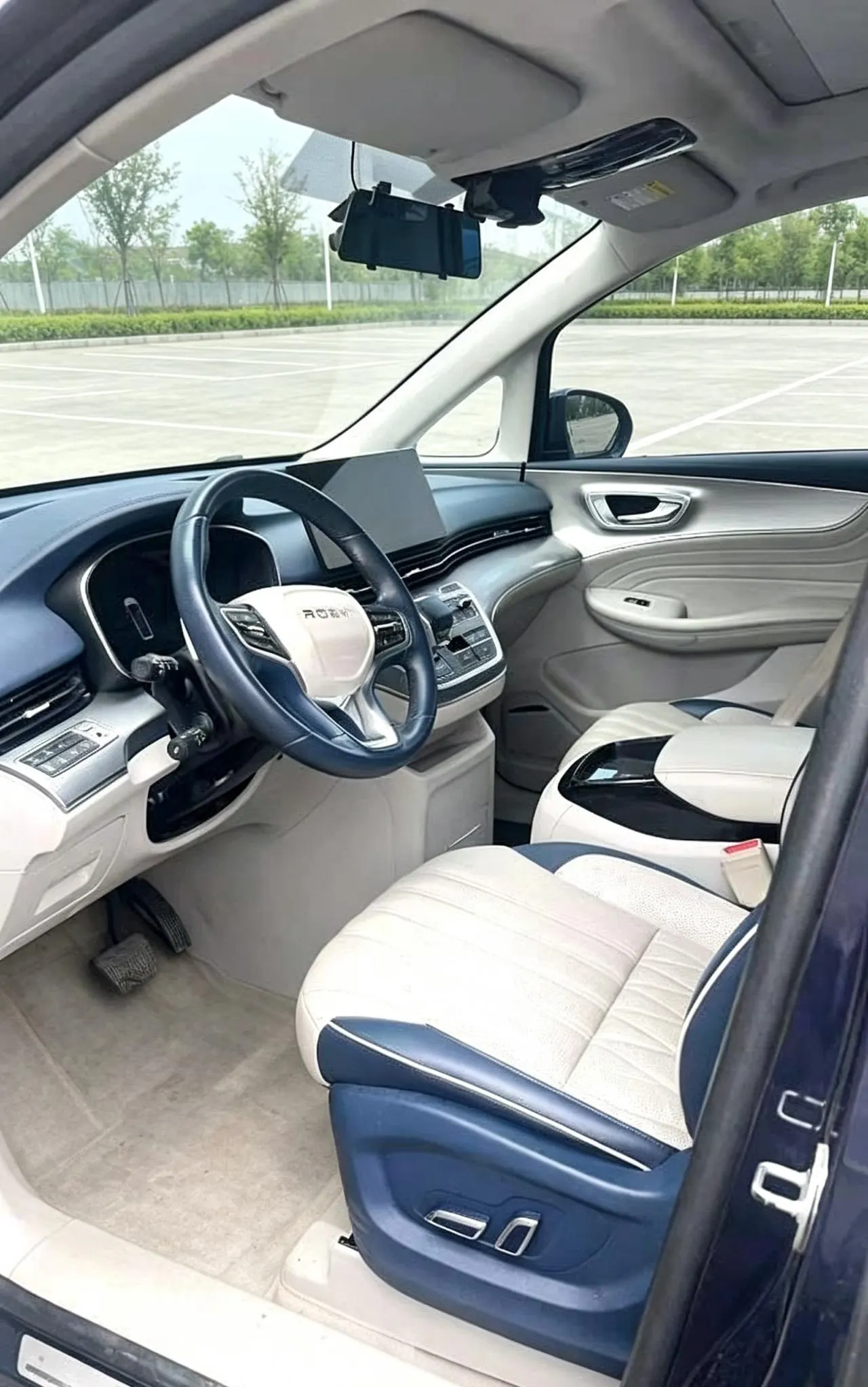 Roewe 2022 iMAX8 2.0TGI 400TGI Happy Gathering Edition Automatic Gear 2