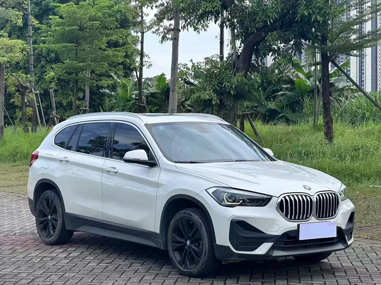 BMW 2020 X1 sDrive20Li 1.5T fashion automatic gear 3