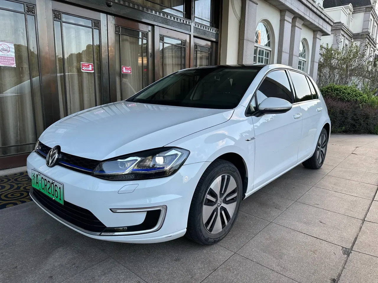 Open image lightbox: Volkswagen golf pure electric 2020 golf. Pure electric chi automatic transmission