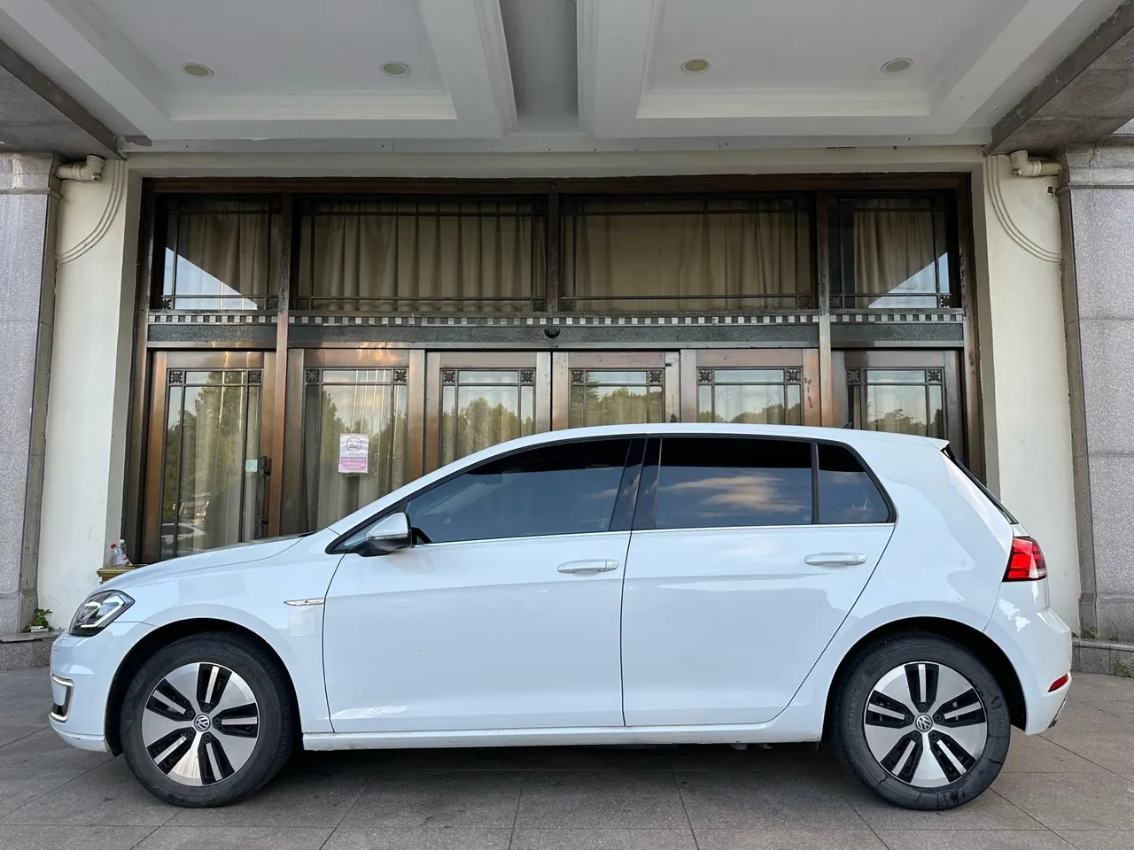 Volkswagen golf pure electric 2020 golf. Pure electric chi automatic transmission 9
