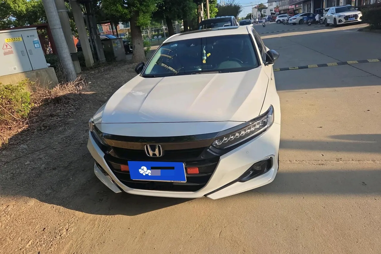 Honda 2022 10th Generation Accord 1.5T Stepless 260TURBO Magic Night Premium Edition Automatic Gear 2
