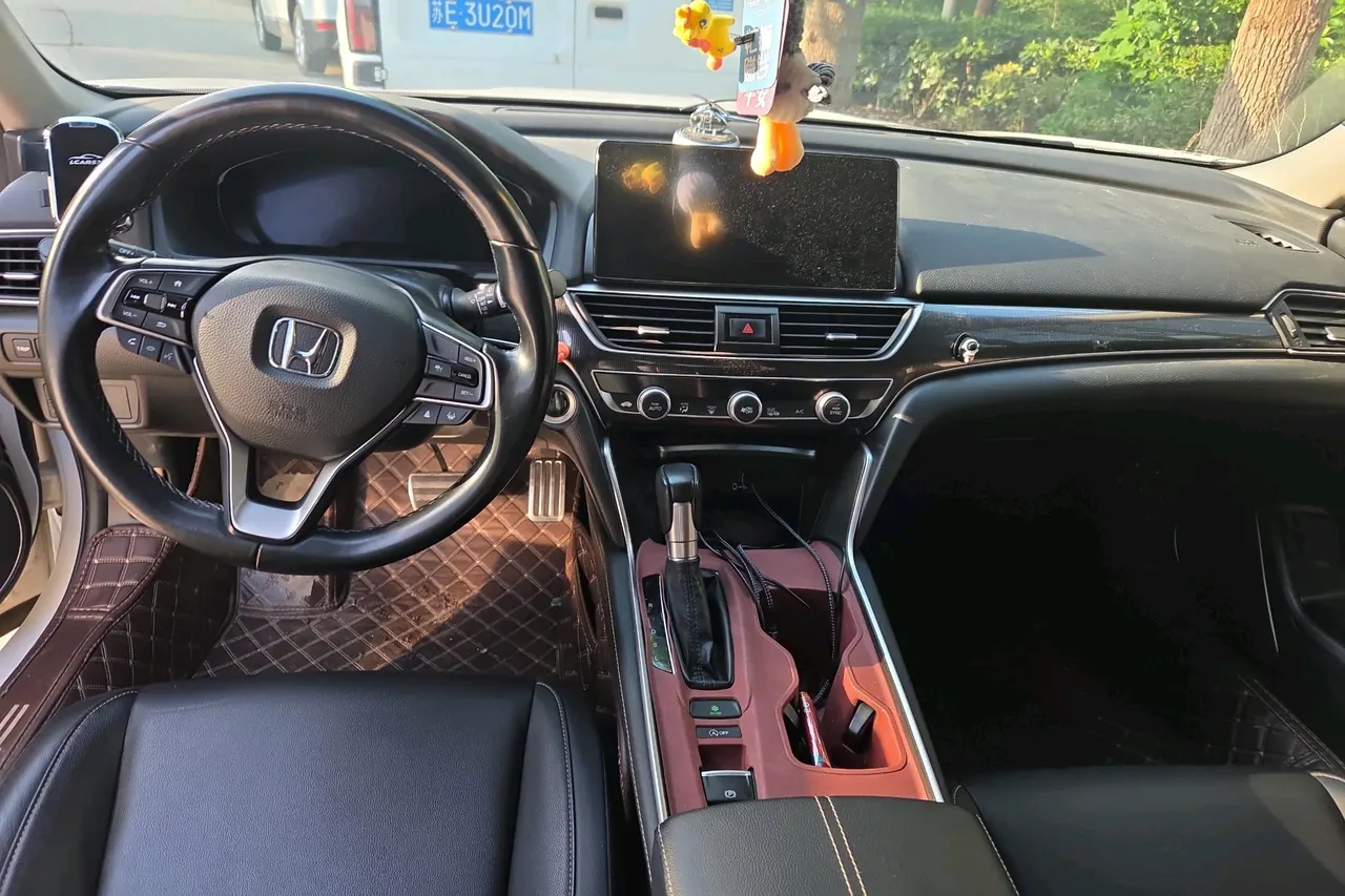 Honda 2022 10th Generation Accord 1.5T Stepless 260TURBO Magic Night Premium Edition Automatic Gear 4