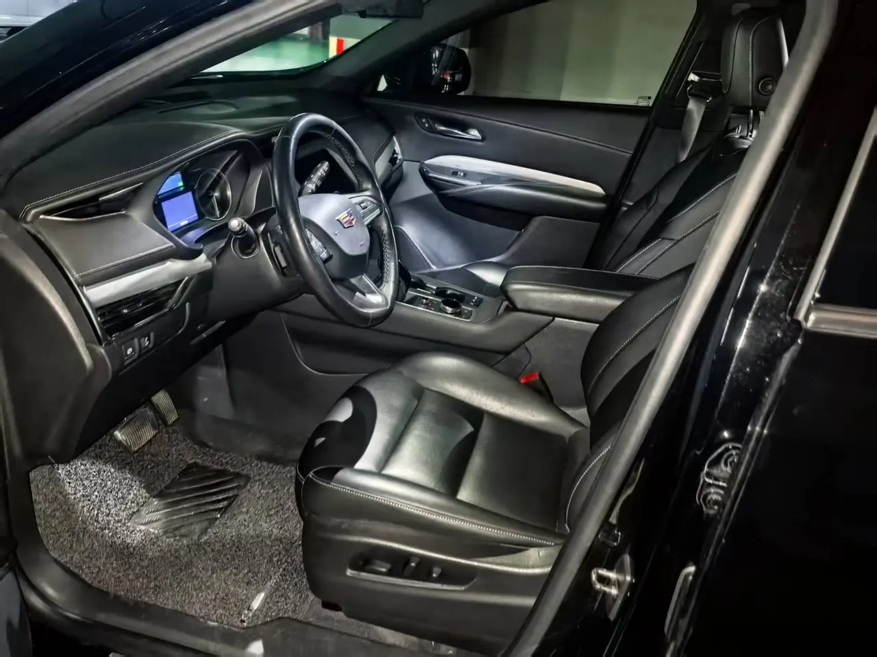 Cadillac 2021 XT4 2.0T 28T Two-Drive Luxury Automatic Gear 3
