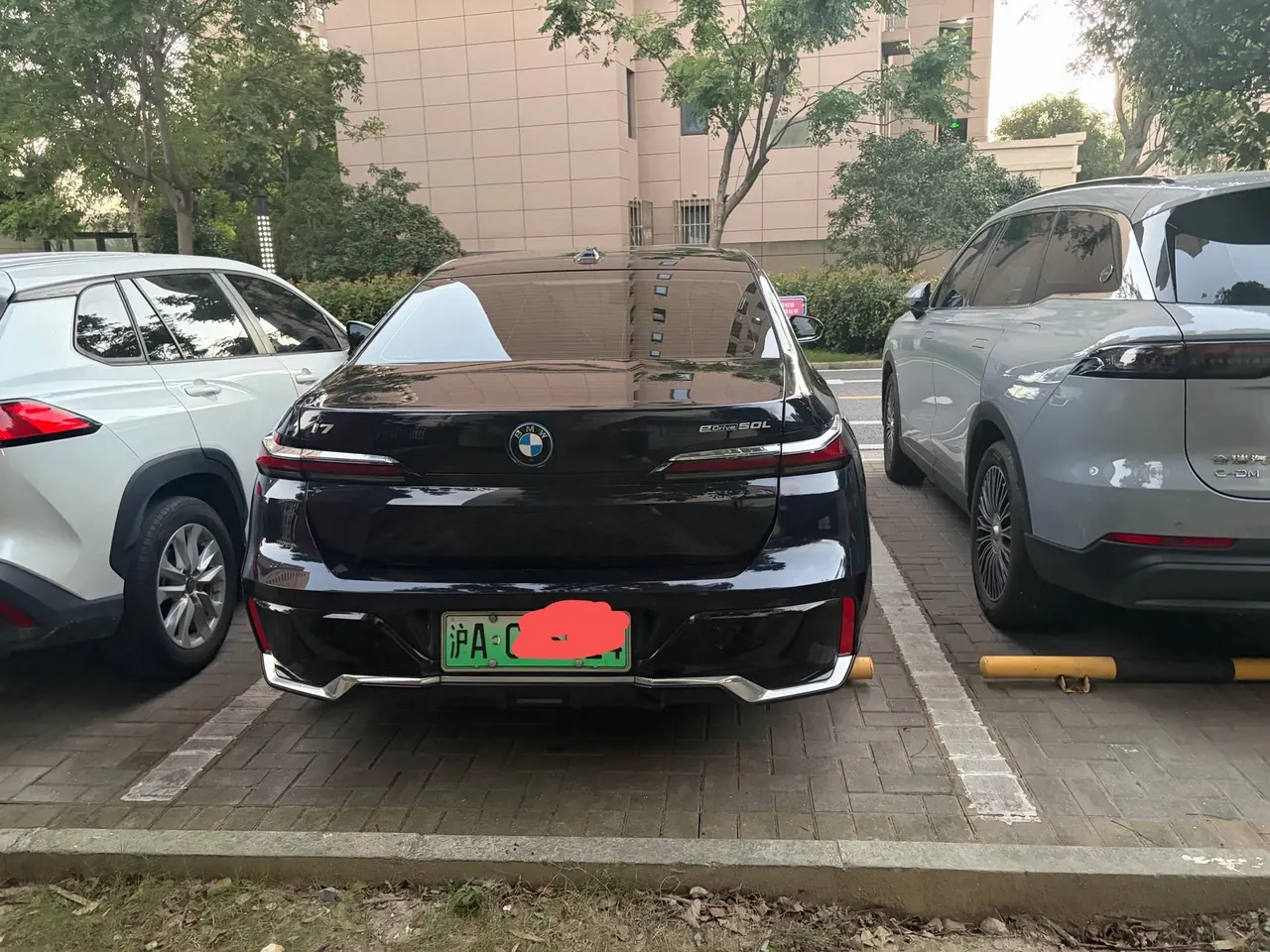 BMW i7 (Imported) 2023 i7 eDrive50L Leading M Sports Suit Automatic Gear 3