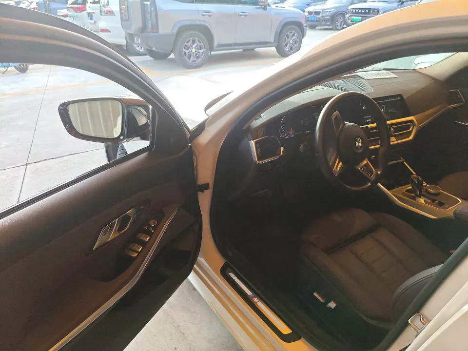 BMW 3 Series 2020 330i 2.0T M Sports Obsidian Night Suit Automatic Gear 4