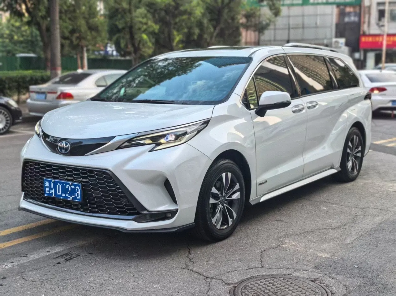 打开图片灯箱:Toyota 2023 Grevia HYBRID 2.5 Stepless Deluxe Edition Automatic Transmission