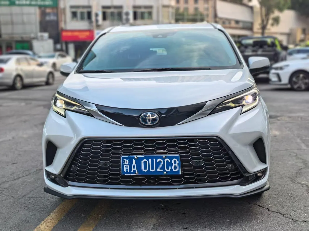 Toyota 2023 Grevia HYBRID 2.5 Stepless Deluxe Edition Automatic Transmission 2
