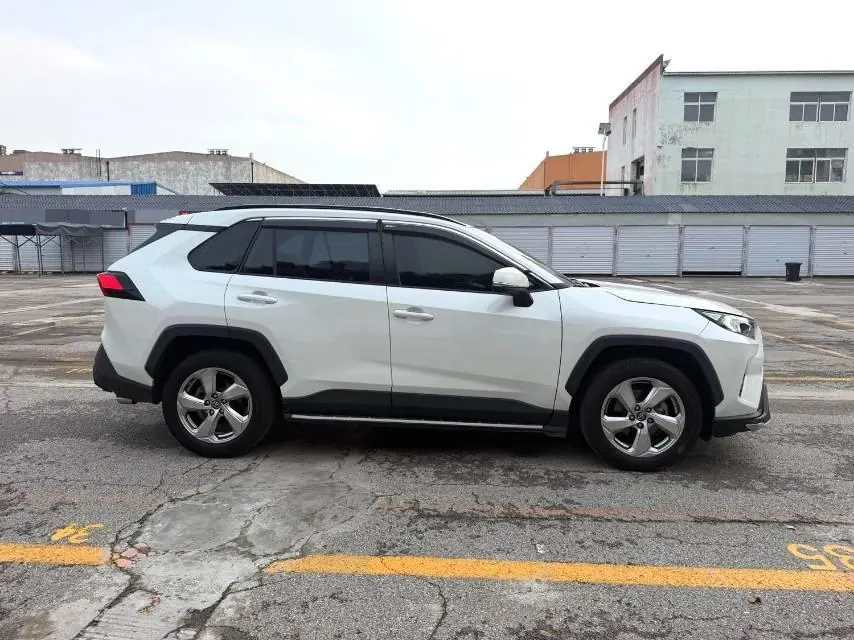 Toyota 2020 RAV4 Rongbo 2.0 Stepless Two-Drive Fashion Edition PLUS Automatic Gear 5