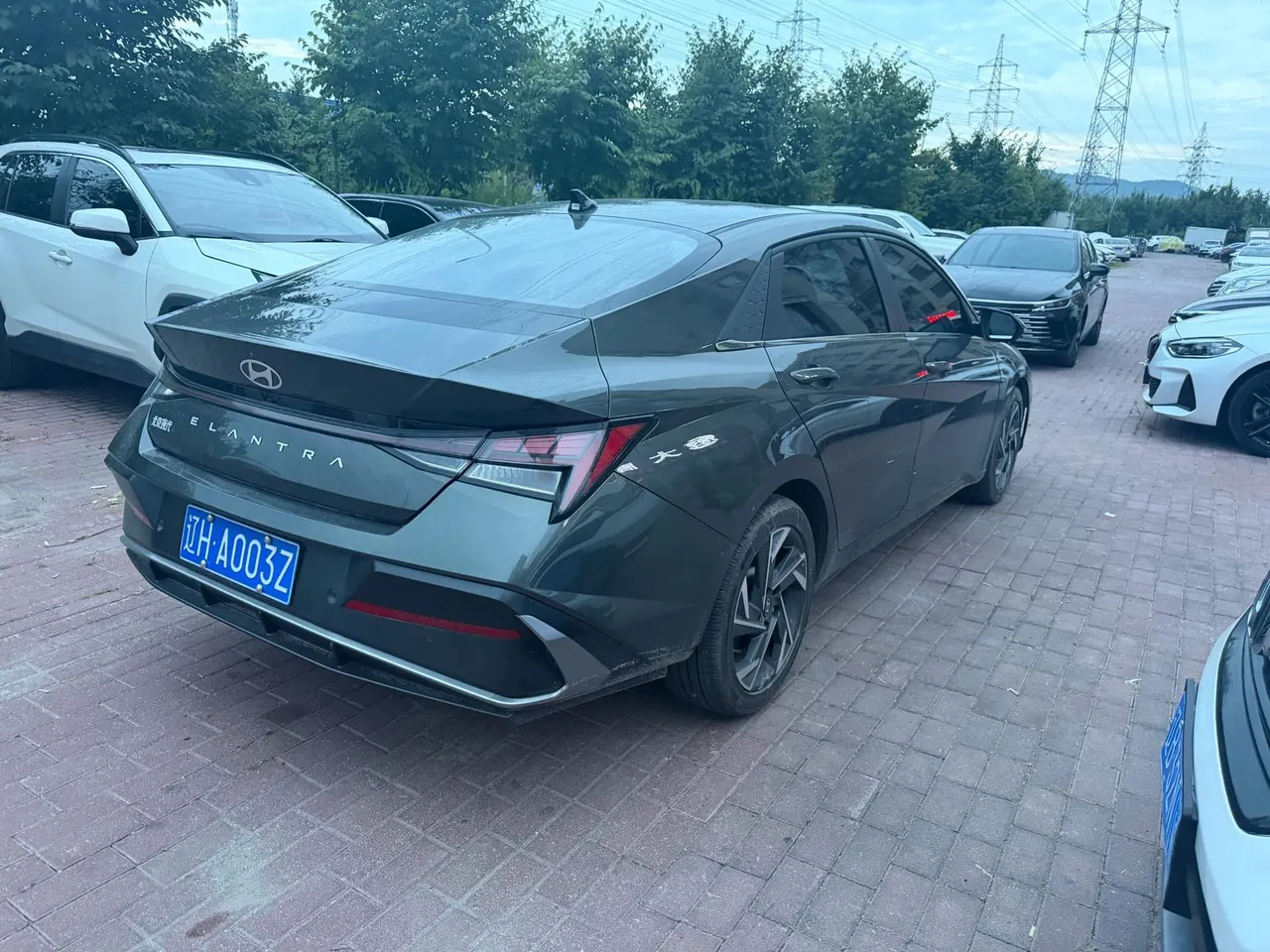 Hyundai 2023 Elantra -3-compartment 1.5 stepless LUX premium automatic gear 5