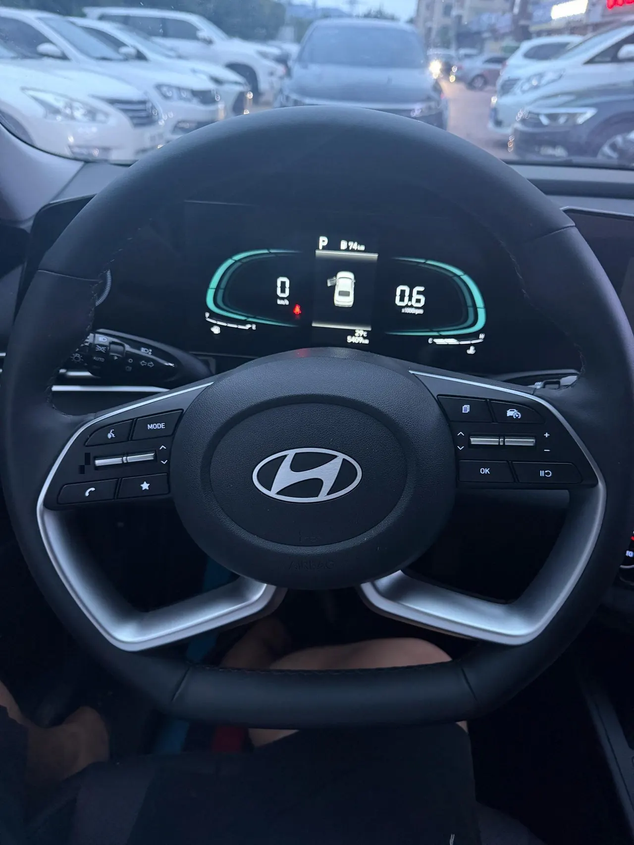 Hyundai 2023 Elantra -3-compartment 1.5 stepless LUX premium automatic gear 7