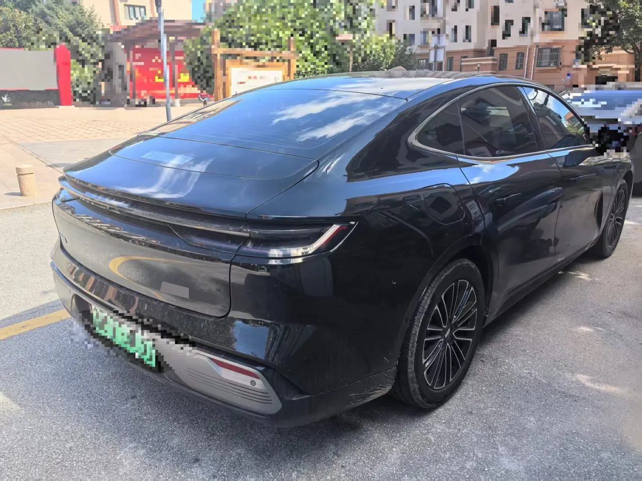 Geely Galaxy 2025 Xingyao 8 EM-i 1.5 130km Premium Edition Automatic Gear 6