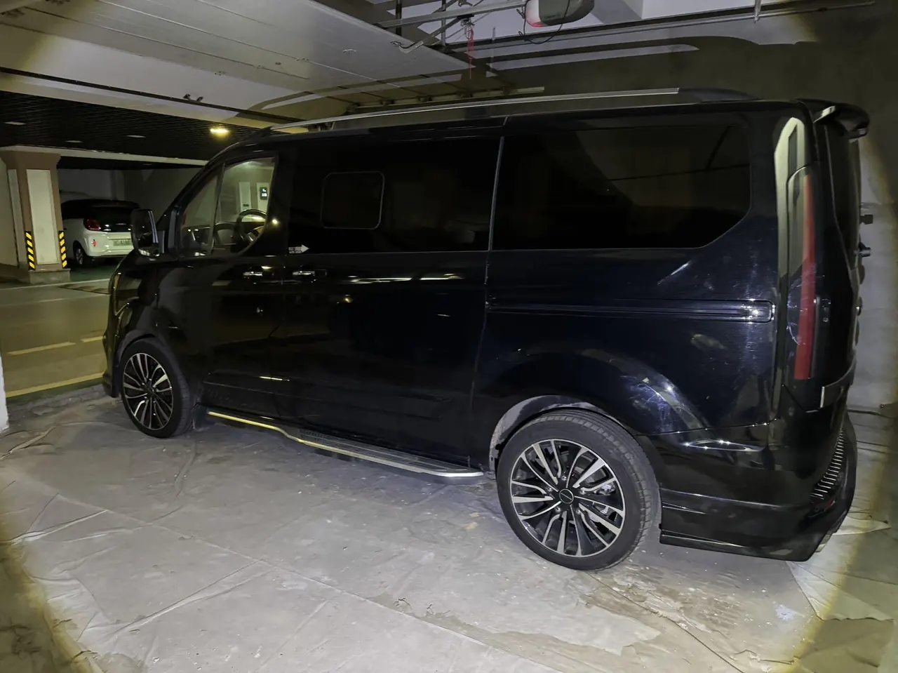 Ford 2024 Touruio 2.0T Zun Plus Edition Automatic Gear 3