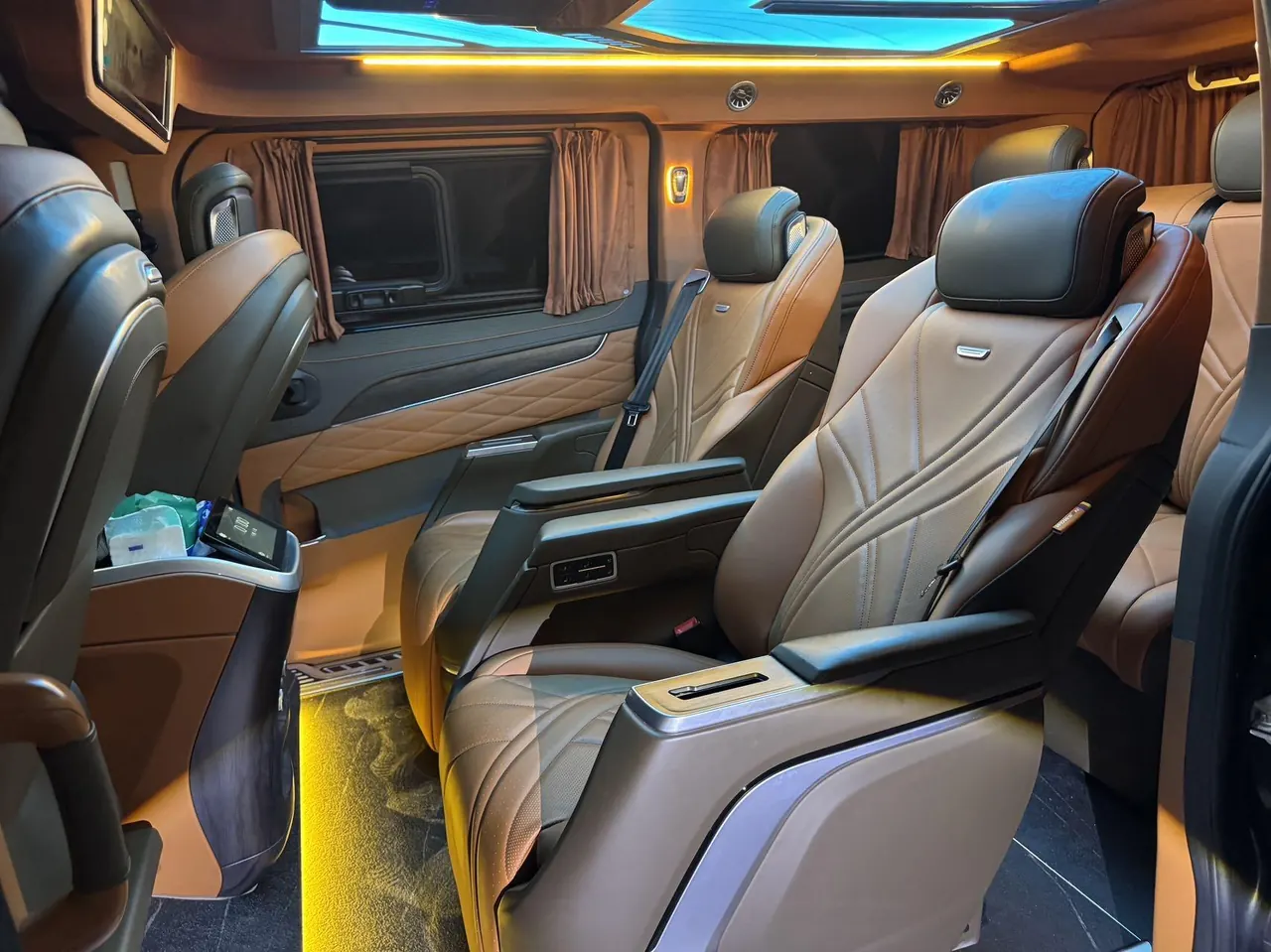 Ford 2024 Touruio 2.0T Zun Plus Edition Automatic Gear 8