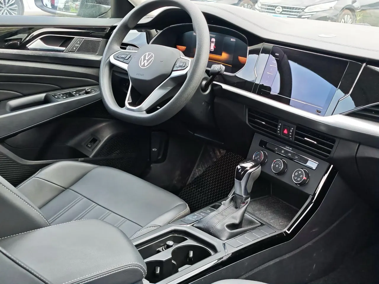 Volkswagen 2024 Passat 1.4TSI 280TSI Business Edition Automatic 3