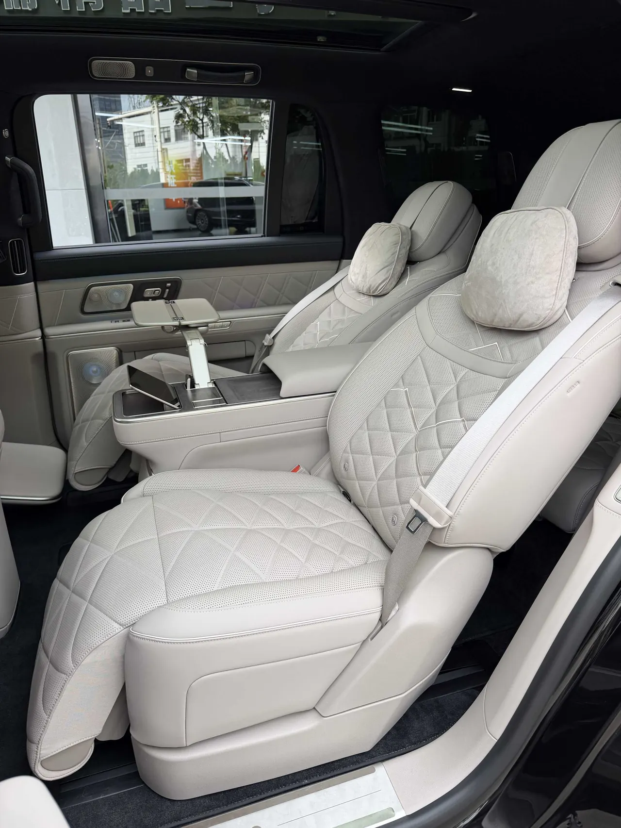 NIO 2026 ES 9 102kWh Administrative Island Signature Edition Automatic Gear 12