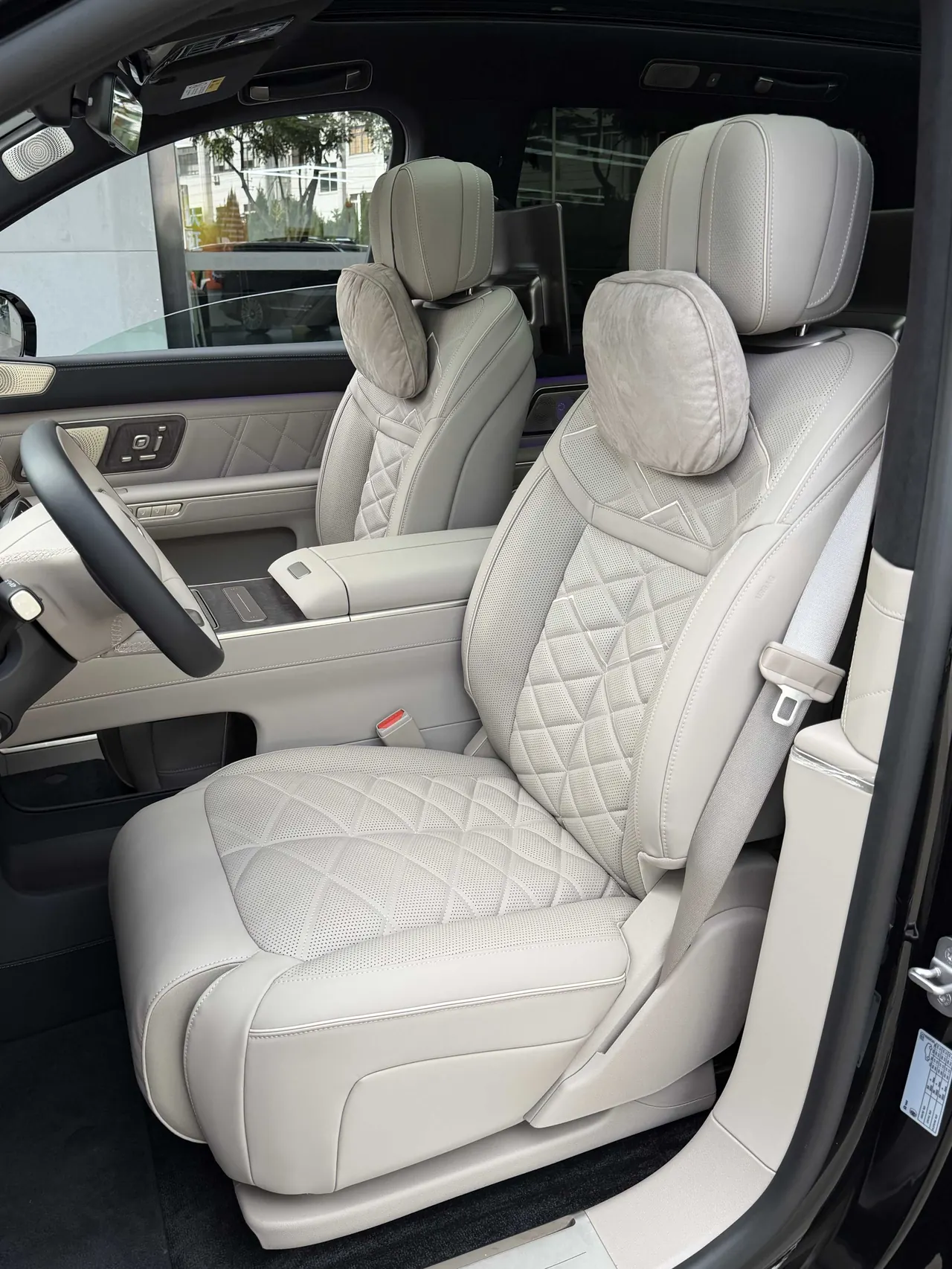 NIO 2026 ES 9 102kWh Administrative Island Signature Edition Automatic Gear 8
