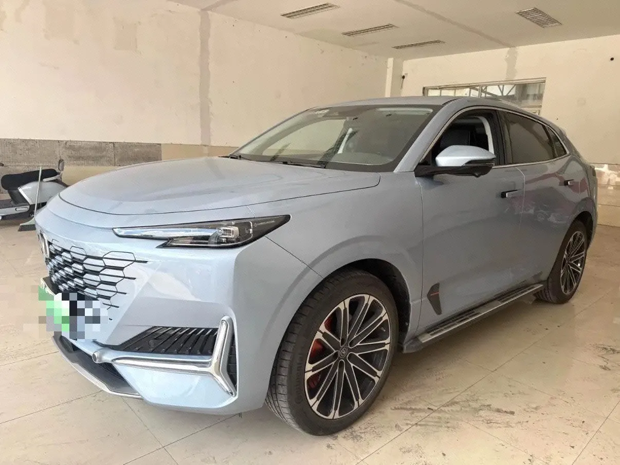 Open image lightbox: ChangAn 2022 UNI-K iDD 1.5T Blue Whale iDD Honorable Automatic Gear