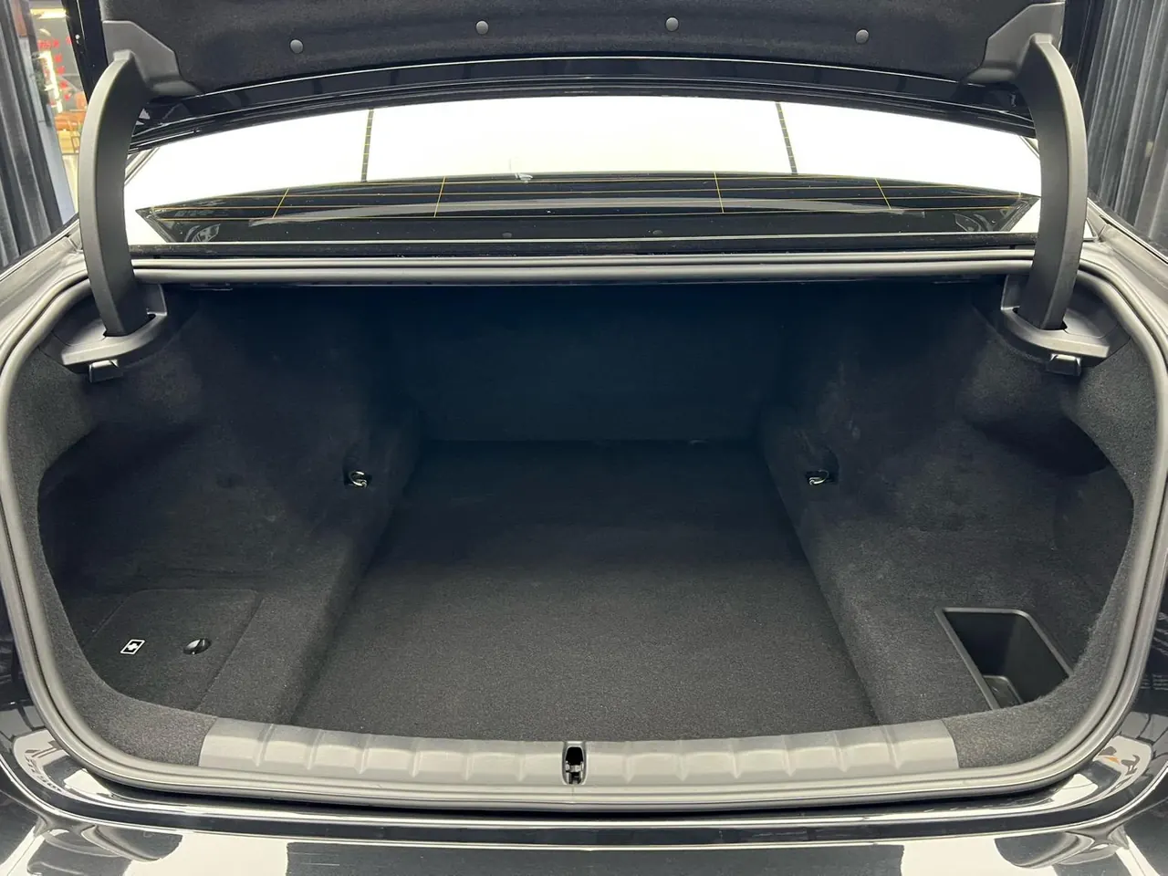 BMW 7 Series (Imported) 2023 735Li 48V 3.0T Luxury Suit Automatic Gear 15