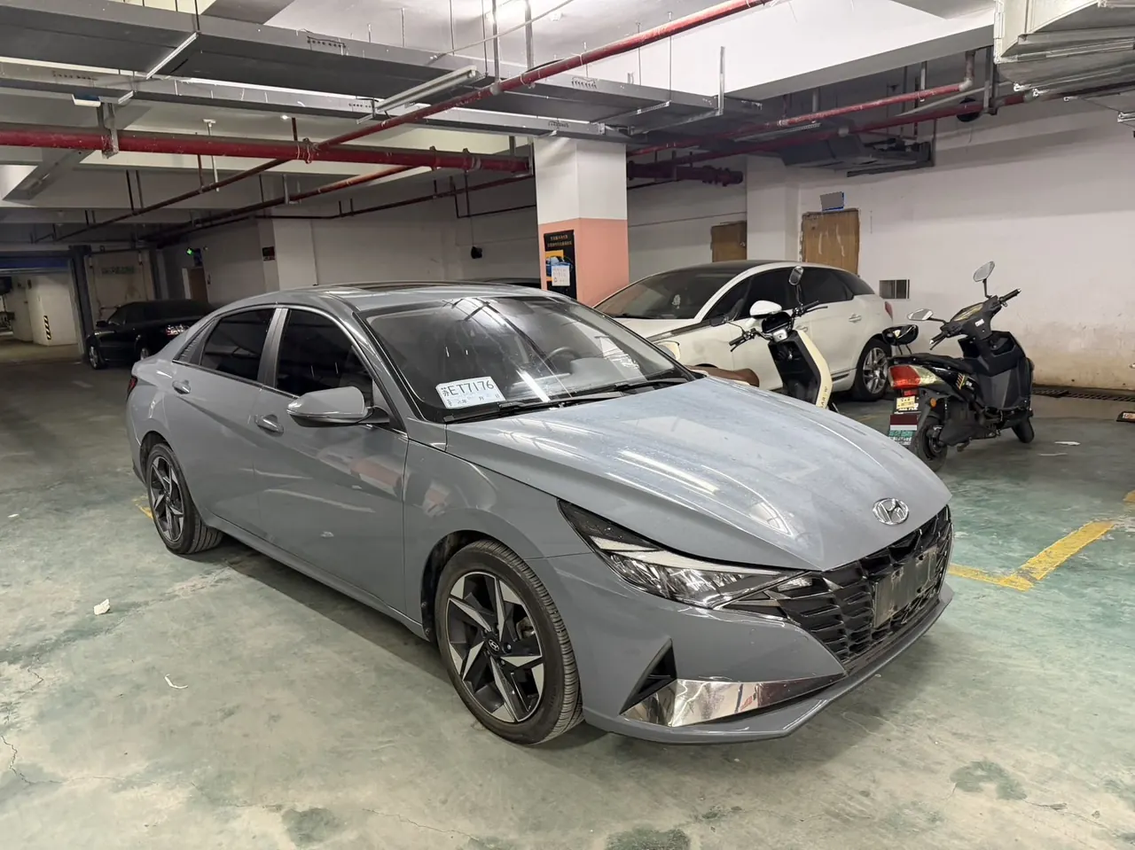 Hyundai 2022 Elantra -3-compartment 1.5 stepless LUX premium automatic gear 3